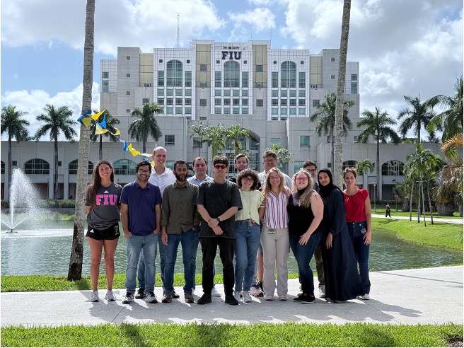 Fernandez-Lima Lab group photo 2
