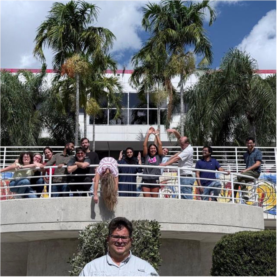 Fernandez-Lima Lab group photo 4
